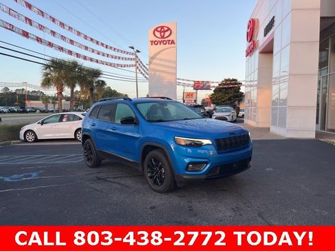 Used 2023 Jeep Cherokee Altitude Lux image 1