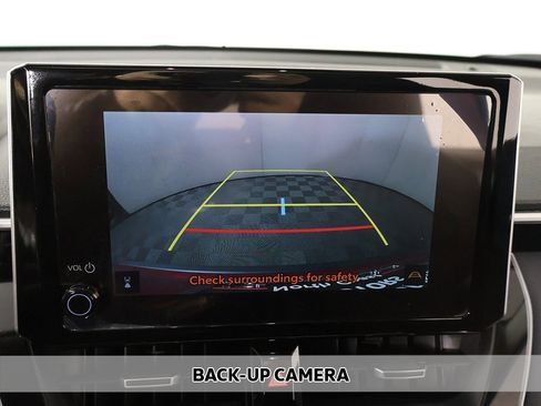 Used 2025 Toyota Corolla Cross XLE image 6