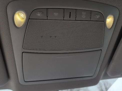 Used 2016 Nissan Rogue SV image 24