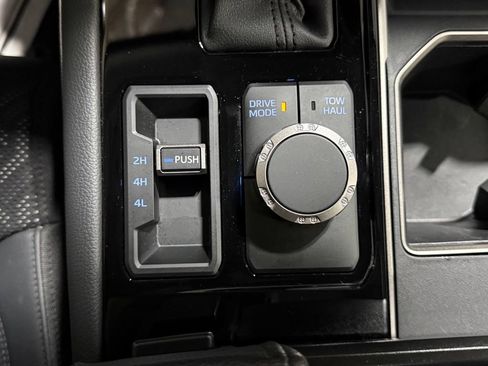 Used 2024 Toyota Tundra Limited AWD/4WD image 17