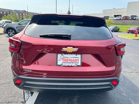 Used 2024 Chevrolet Trax LS w/ LS Convenience Package FWD image 4