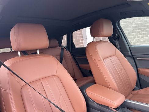 Used 2024 Audi Q8 e-tron Premium Plus image 34