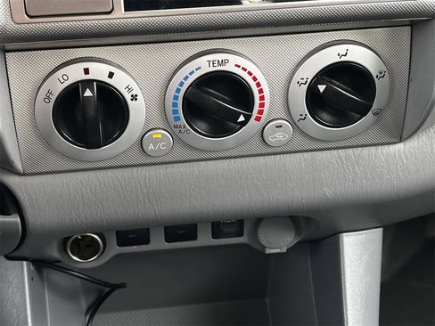 Used 2011 Toyota Tacoma 4x4 Double Cab image 16