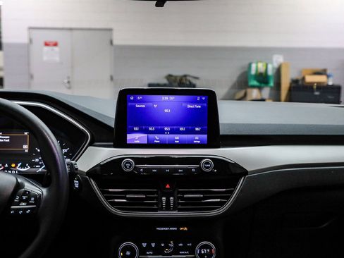 Used 2020 Ford Escape SE image 15