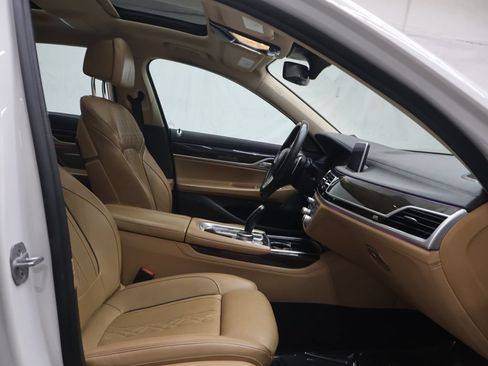 Used 2022 BMW 740i xDrive w/ Premium Package AWD/4WD image 9