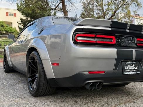 Used 2015 Dodge Challenger SRT w/ Technology Group image 17