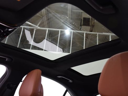 Used 2025 Mercedes-Benz C 300 4MATIC Sedan image 23