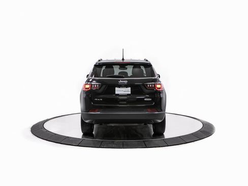 Used 2023 Jeep Compass Latitude image 6