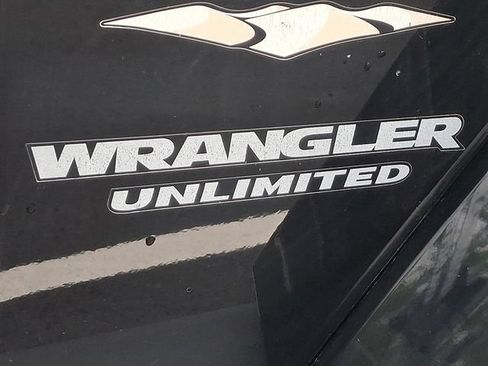 Used 2014 Jeep Wrangler Unlimited Sahara w/ Dual Top Group AWD/4WD image 10