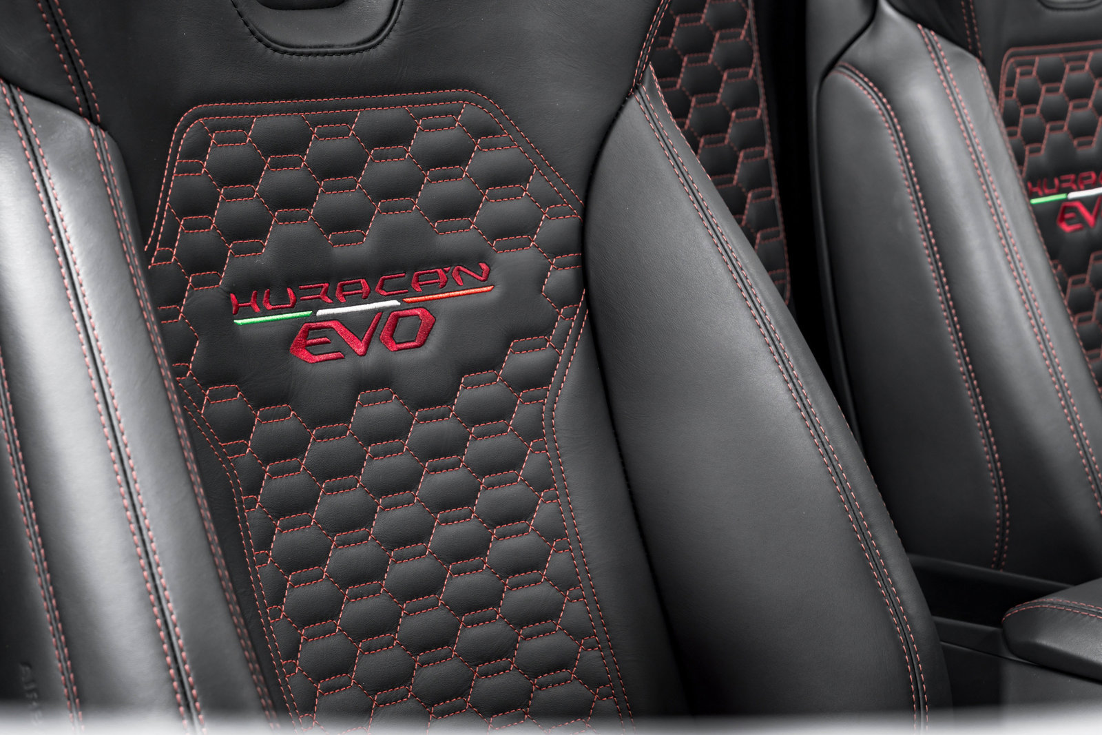 Used 2022 Lamborghini Huracan EVO RWD image 35