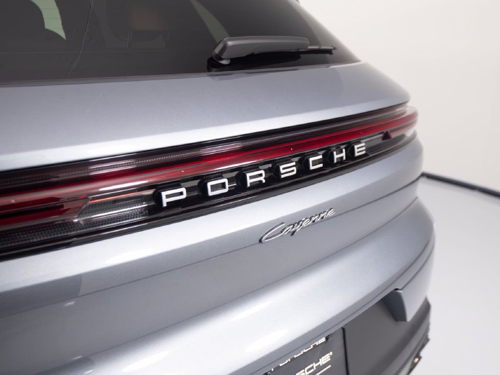 Certified 2026 Porsche Cayenne E-Hybrid AWD/4WD image 36
