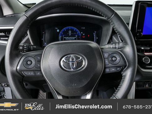 Used 2025 Toyota Corolla Cross XLE FWD image 8
