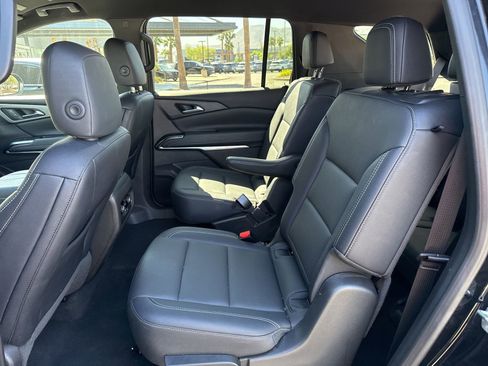 Used 2025 Chevrolet Traverse LT image 17