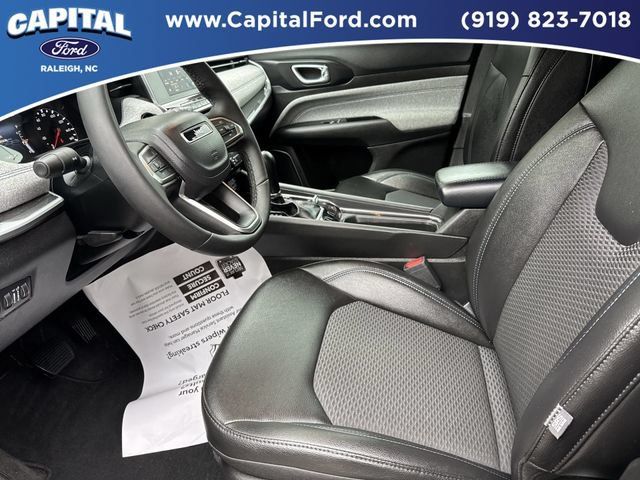 Used 2025 Jeep Compass Latitude AWD/4WD image 19