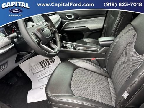 Used 2025 Jeep Compass Latitude AWD/4WD image 19