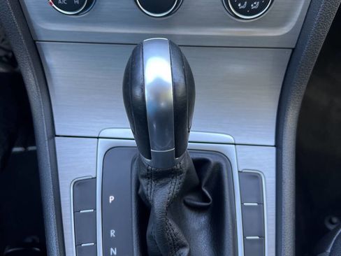 Used 2015 Volkswagen Golf SE image 12