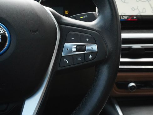 Used 2023 BMW i4 eDrive40 image 17