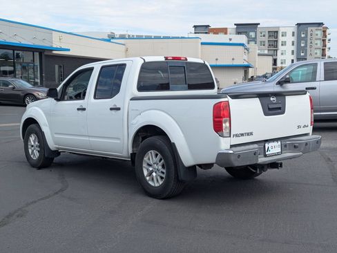 Used 2015 Nissan Frontier SV w/ SV Value Truck Package AWD/4WD image 8