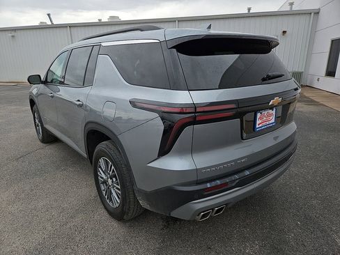 Used 2024 Chevrolet Traverse LT image 5