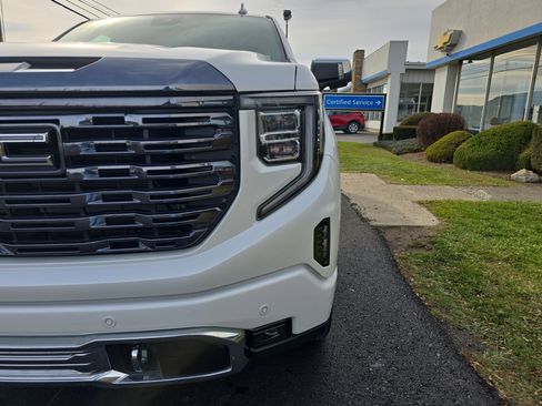 Used 2023 GMC Sierra 1500 Denali Ultimate image 11