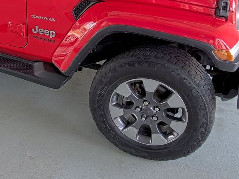 Used 2019 Jeep Wrangler Unlimited Sahara image 16