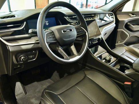 Used 2023 Jeep Grand Cherokee 30th Anniversary AWD/4WD image 11