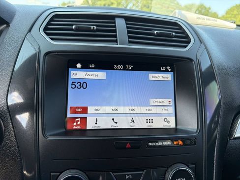 Used 2019 Ford Explorer XLT w/ Equipment Group 201A FWD image 13
