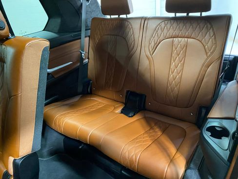 Used 2023 BMW X7 xDrive40i w/ Premium Package image 18