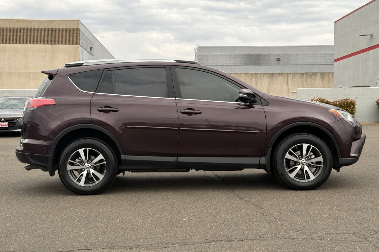 Used 2018 Toyota RAV4 XLE w/ Plus Extra Value Package FWD image 6