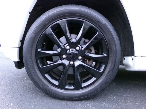 Used 2017 Jeep Grand Cherokee Altitude AWD/4WD image 22