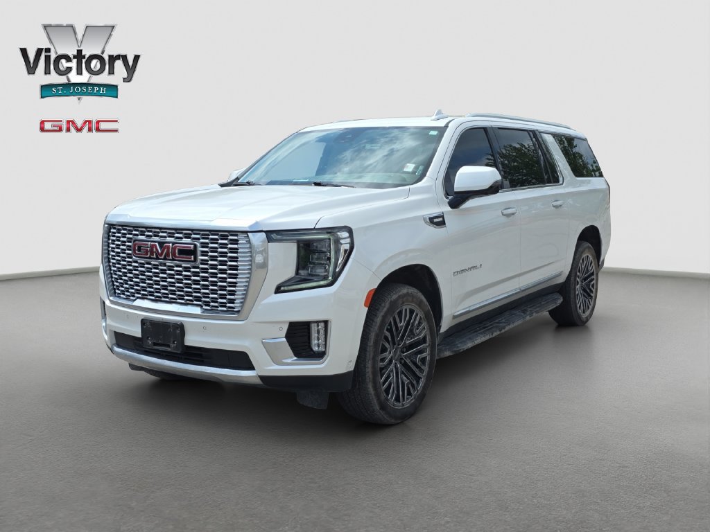 Used 2023 GMC Yukon XL Denali w/ Advanced Technology Package AWD/4WD image 2