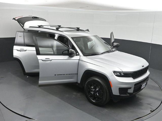 Used 2025 Jeep Grand Cherokee L Altitude RWD image 63