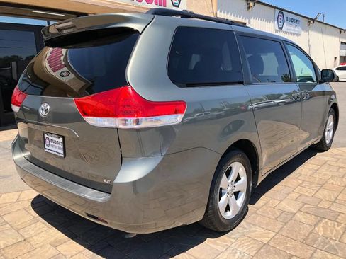 Used 2012 Toyota Sienna LE FWD image 2