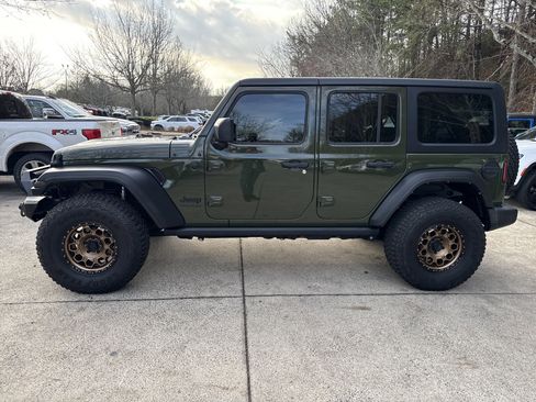 Used 2022 Jeep Wrangler Unlimited Sport image 4