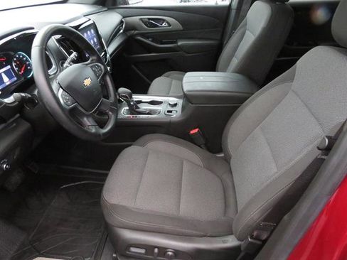 Used 2023 Chevrolet Traverse LT image 15
