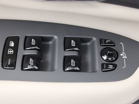 New 2026 Volvo XC90 B6 Plus w/ Protection Package Premier image 18