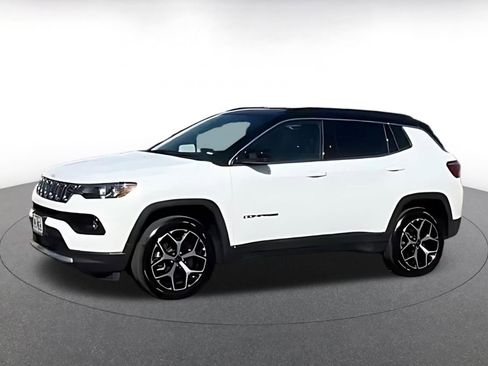 Used 2025 Jeep Compass Limited image 3