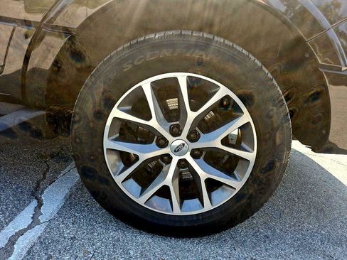 Used 2017 Ford Expedition XLT w/ Equipment Group 202A AWD/4WD image 35