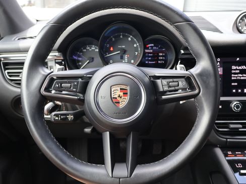 Certified 2023 Porsche Macan AWD/4WD image 16