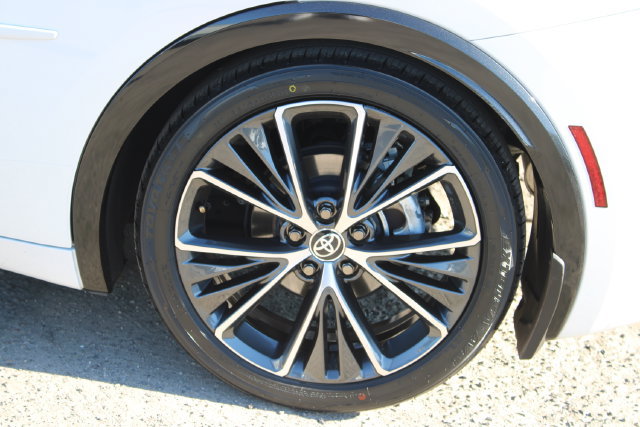 Used 2024 Toyota Prius XLE FWD image 7