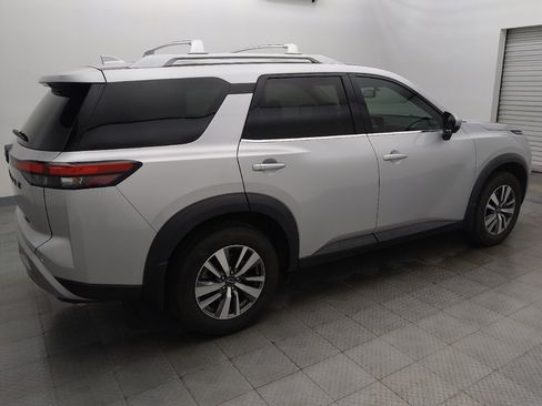 Used 2022 Nissan Pathfinder SL w/ Lighting Package (N92) FWD image 10