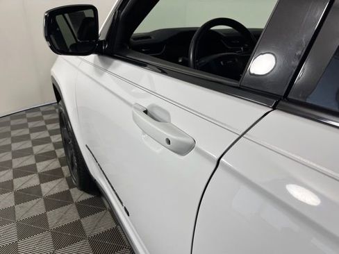 Used 2023 Jeep Grand Cherokee Altitude image 13