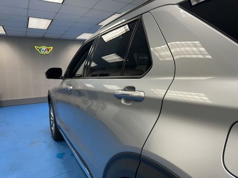 Used 2023 Ford Explorer Limited image 18