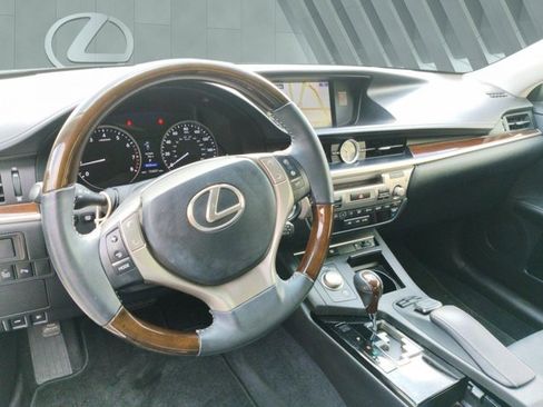 Used 2015 Lexus ES 350 w/ Luxury Package FWD image 10