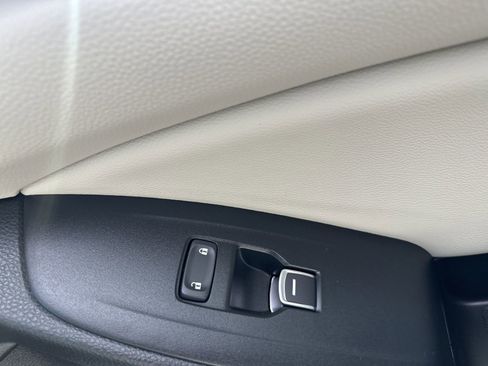 Used 2018 Honda Accord EX image 44