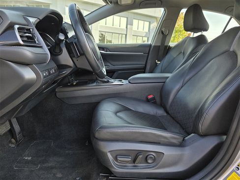 Used 2023 Toyota Camry XSE image 12