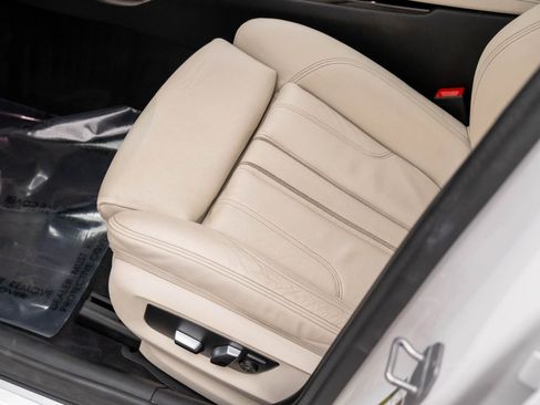 Used 2021 BMW 530i xDrive w/ Premium Package image 16