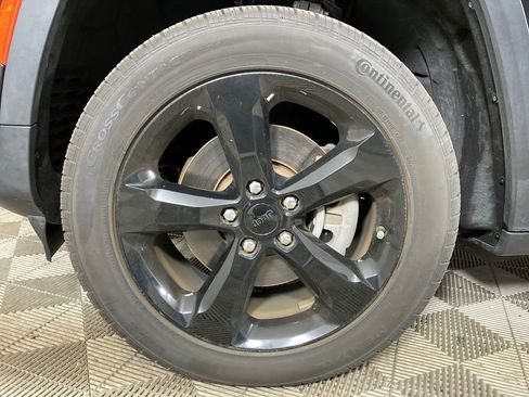 Used 2023 Jeep Grand Cherokee L Limited w/ Black Appearance Package image 12