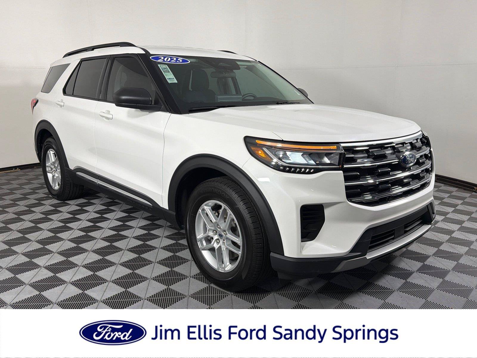 Used 2025 Ford Explorer Active RWD image 1