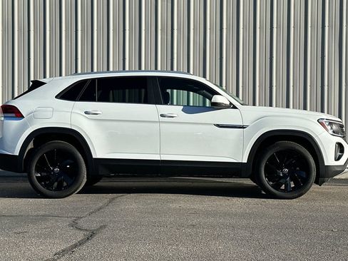 Used 2024 Volkswagen Atlas Cross Sport SE image 3